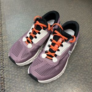 On Cloudstratus 3 Running Sneakers